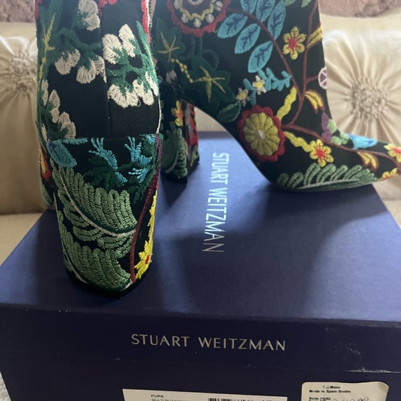 Gorgeous! Stuart Wietzman multi colored embroidered booties - Picture 4 of 4
